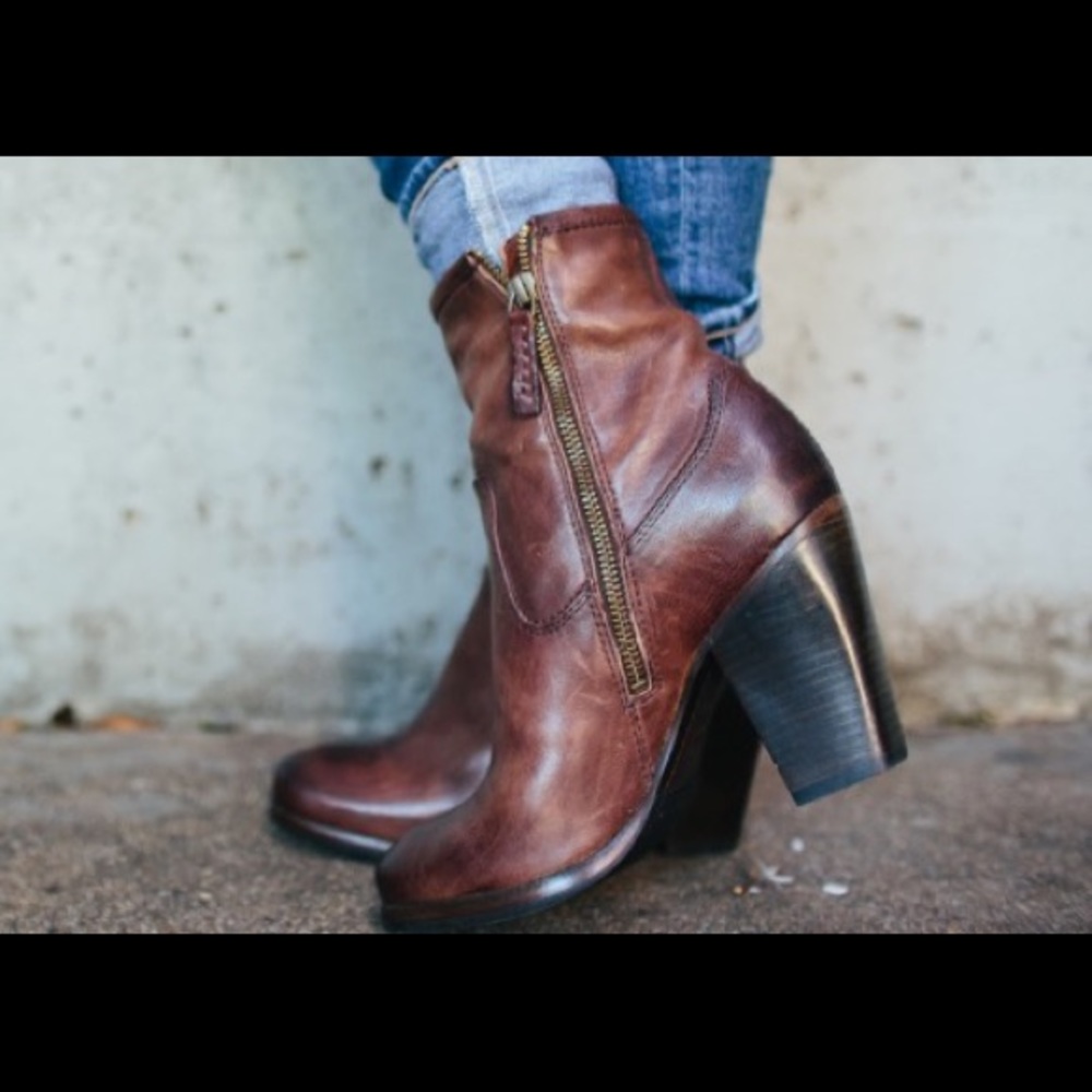 FRY Patty Artisan Women's Leather Bootie Boot 8M